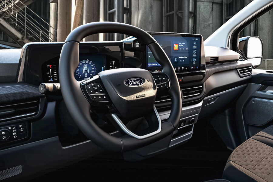 Ford E-Transit Innenansicht des Armaturenbretts